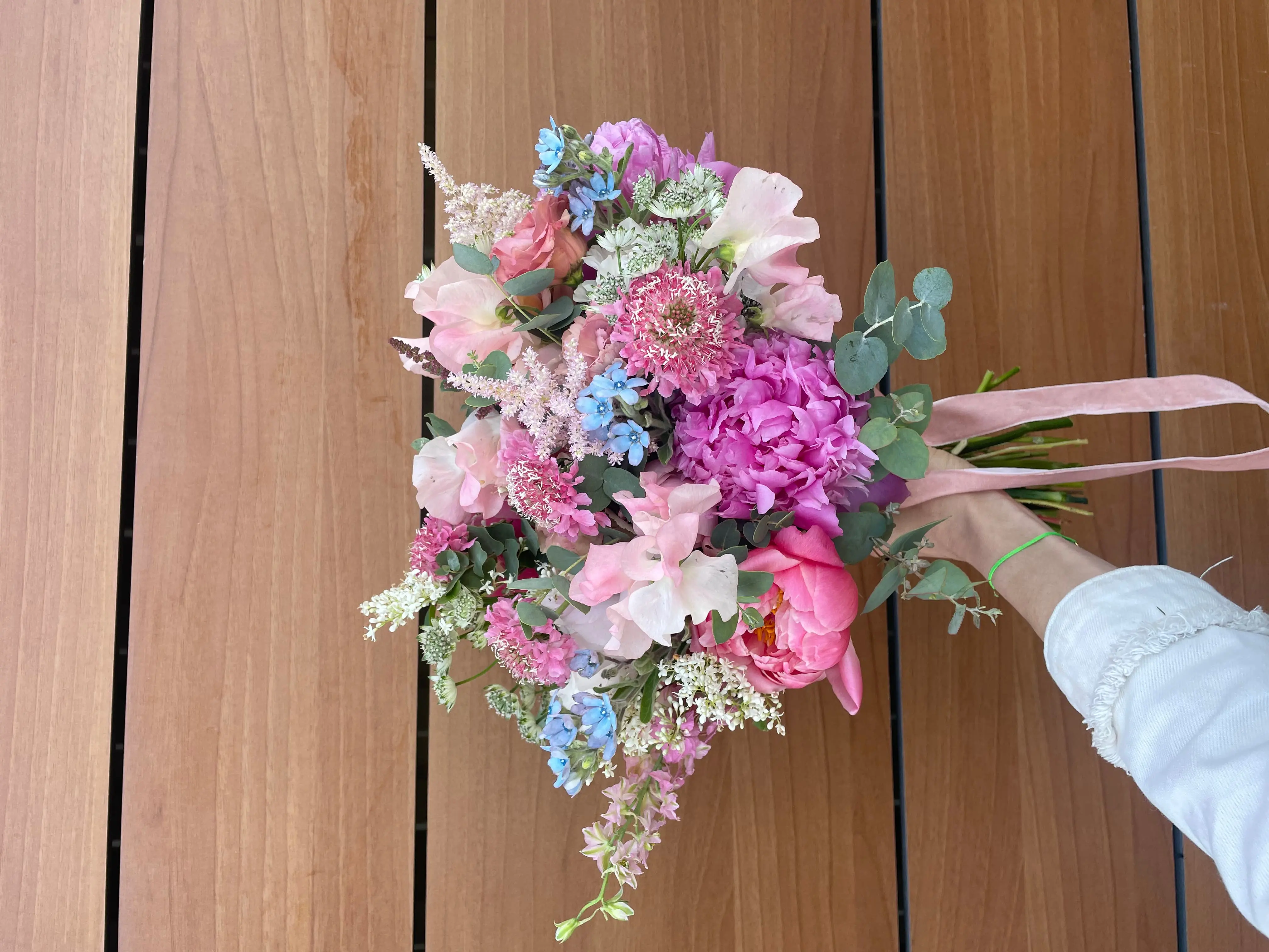 Bouquet de fleurs élégant, moderne - Image 2