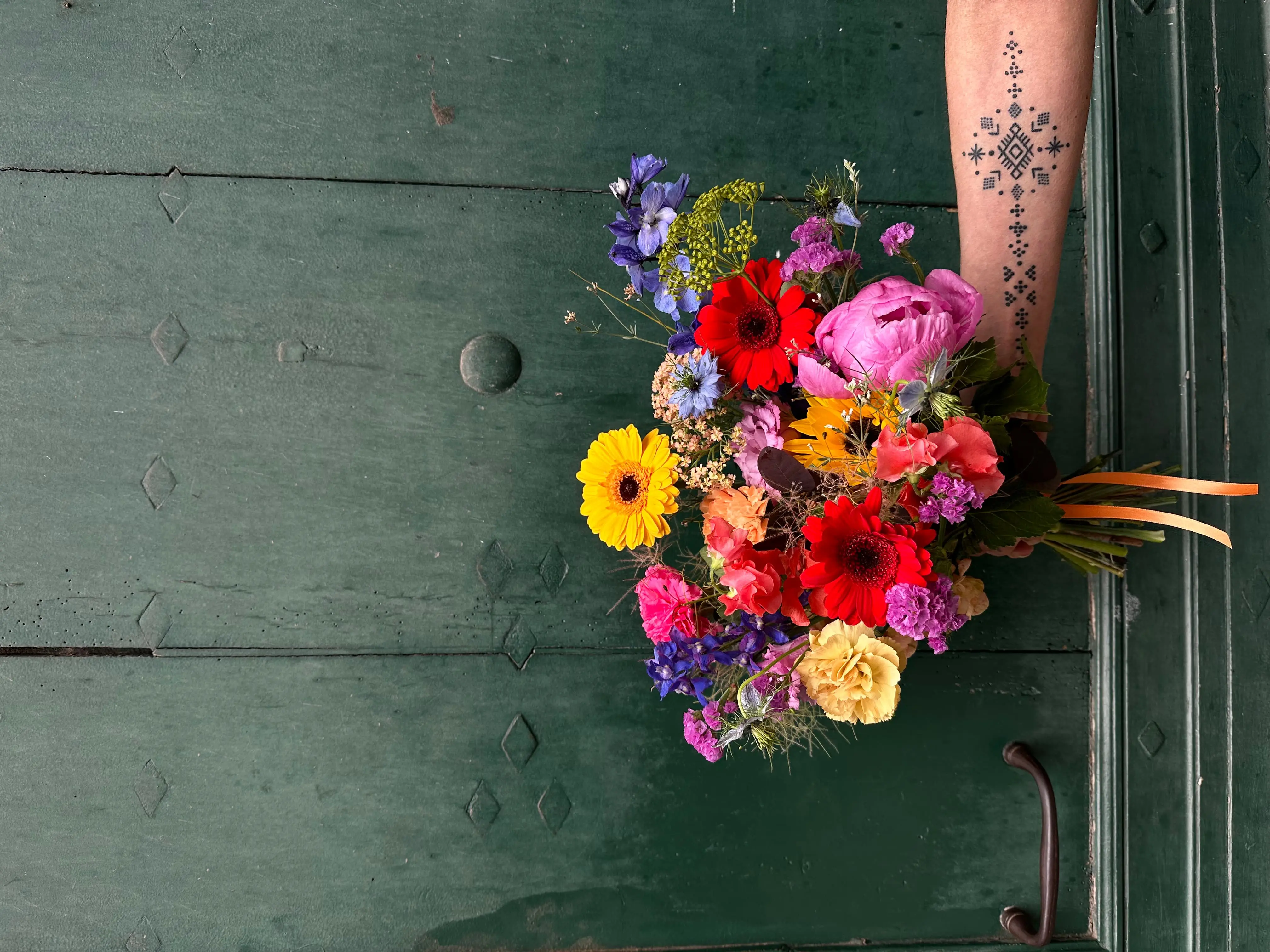 Bouquet de fleurs élégant, moderne - Image 3
