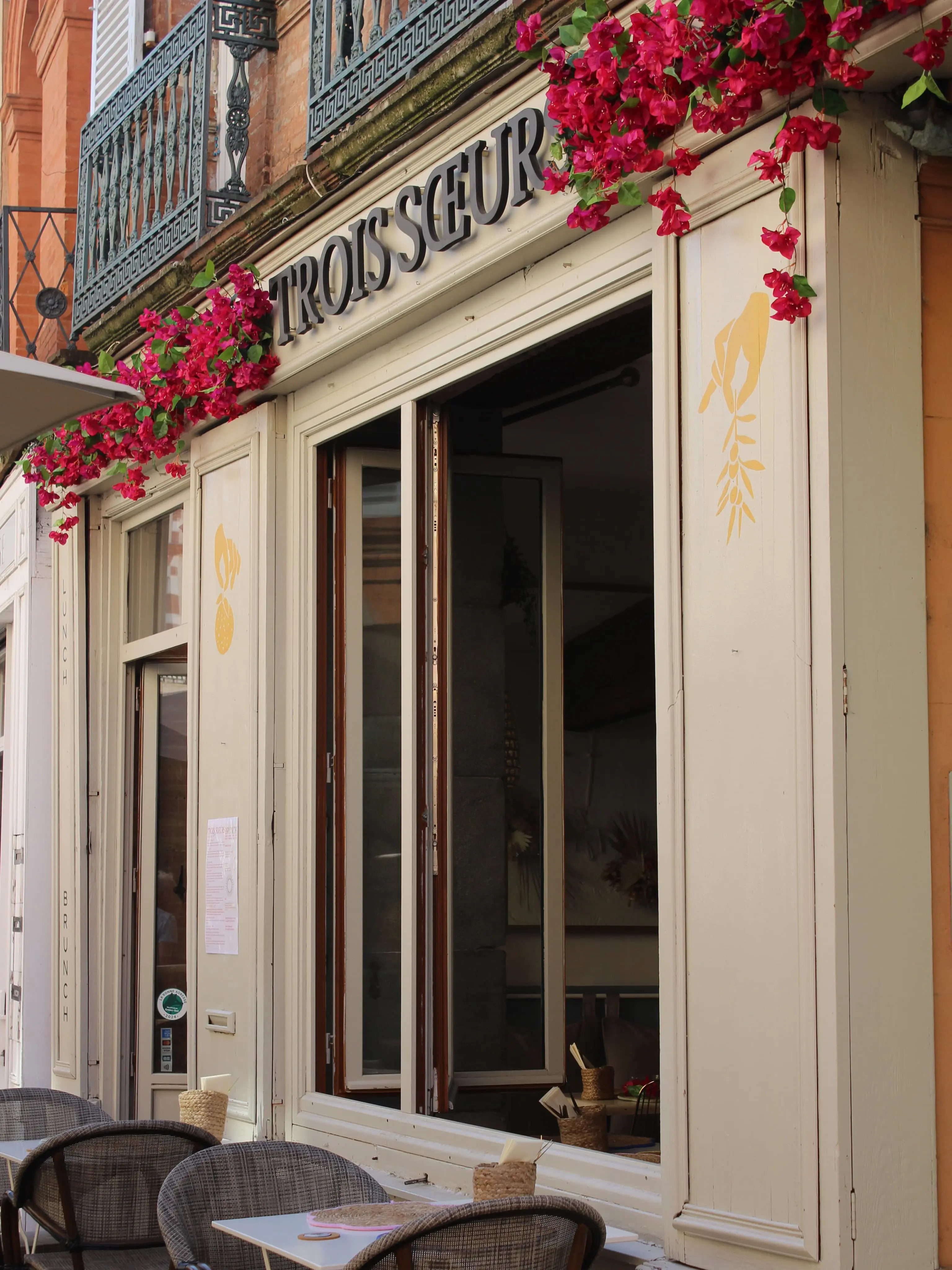 Bouquet de mariée élégant avec des fleurs pastel pour mariage